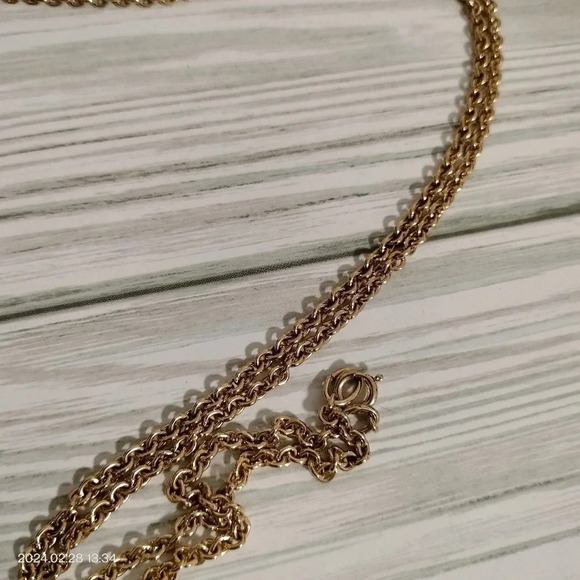 Whimsical Unbranded Gold Tone Dangle Person Pendant Necklace 32" - Picture 7 of 8